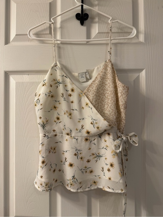 Paper Crane Tops - Paper Crane Floral Wrap Cami Peplum Tank Top Size Medium